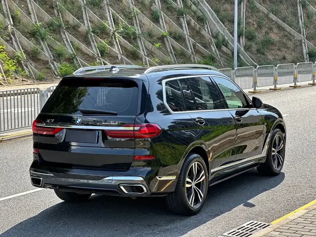 BMW X7 — фото 9