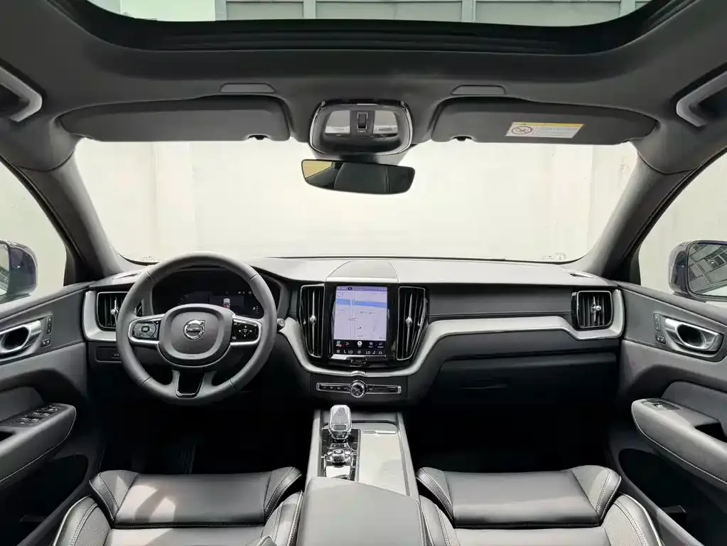 Volvo XC60 — фото 2