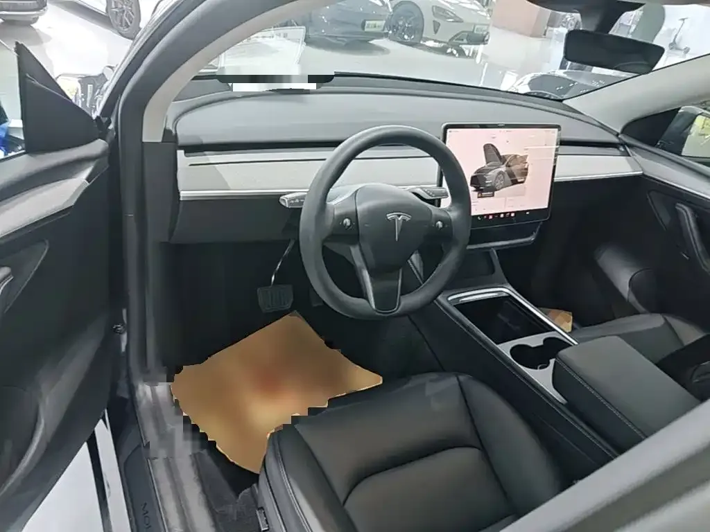 Tesla Model Y — фото 4