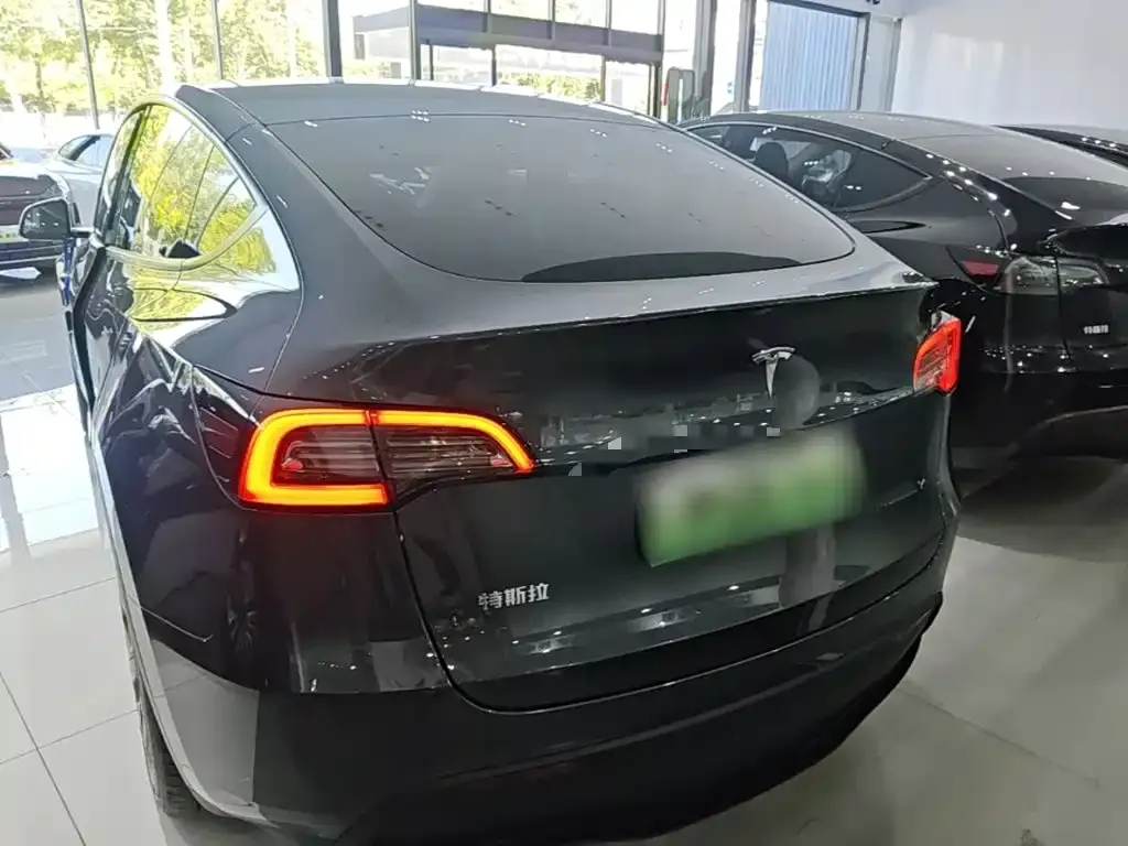 Tesla Model Y — фото 7
