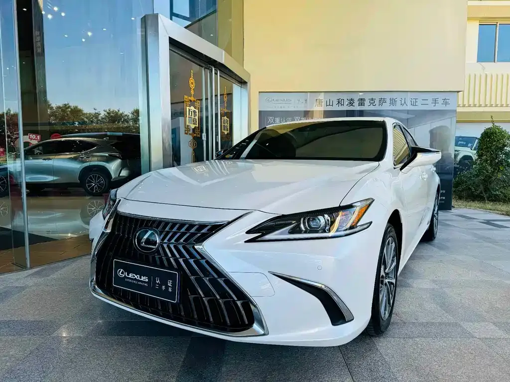 Lexus ES — фото 1