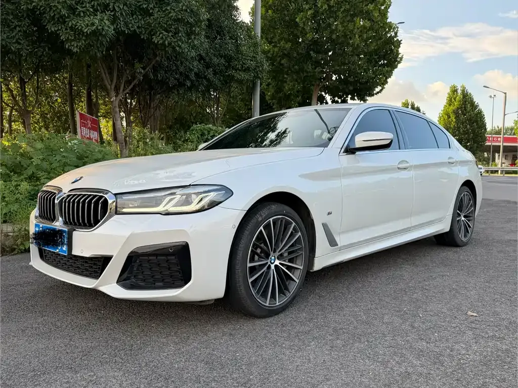 BMW 5 Series — фото 1