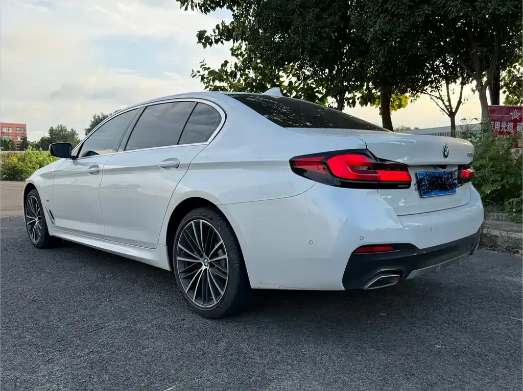 BMW 5 Series — фото 5