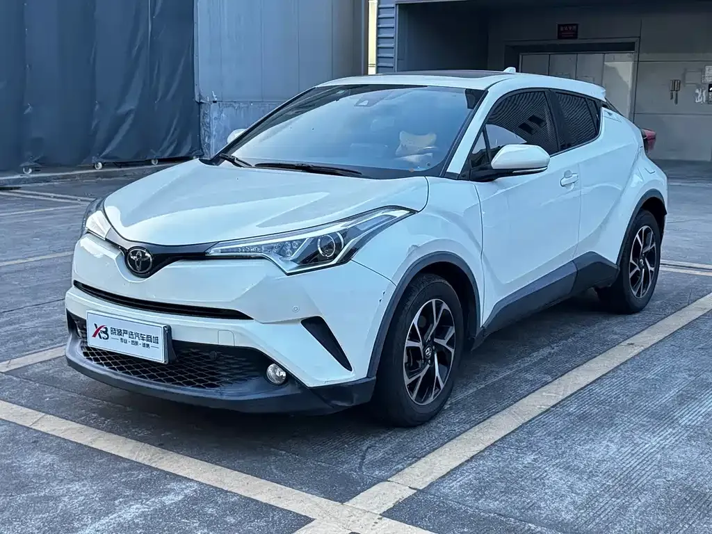 Toyota C-HR — фото 1