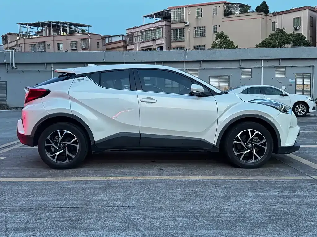 Toyota C-HR — фото 7