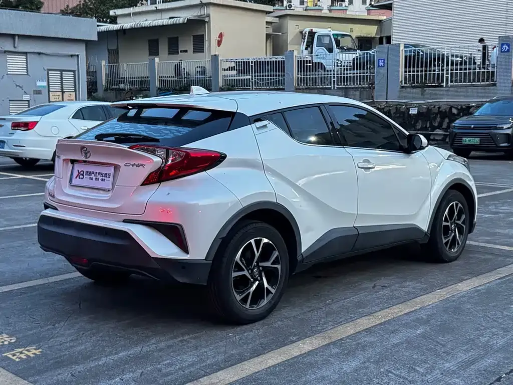 Toyota C-HR — фото 9