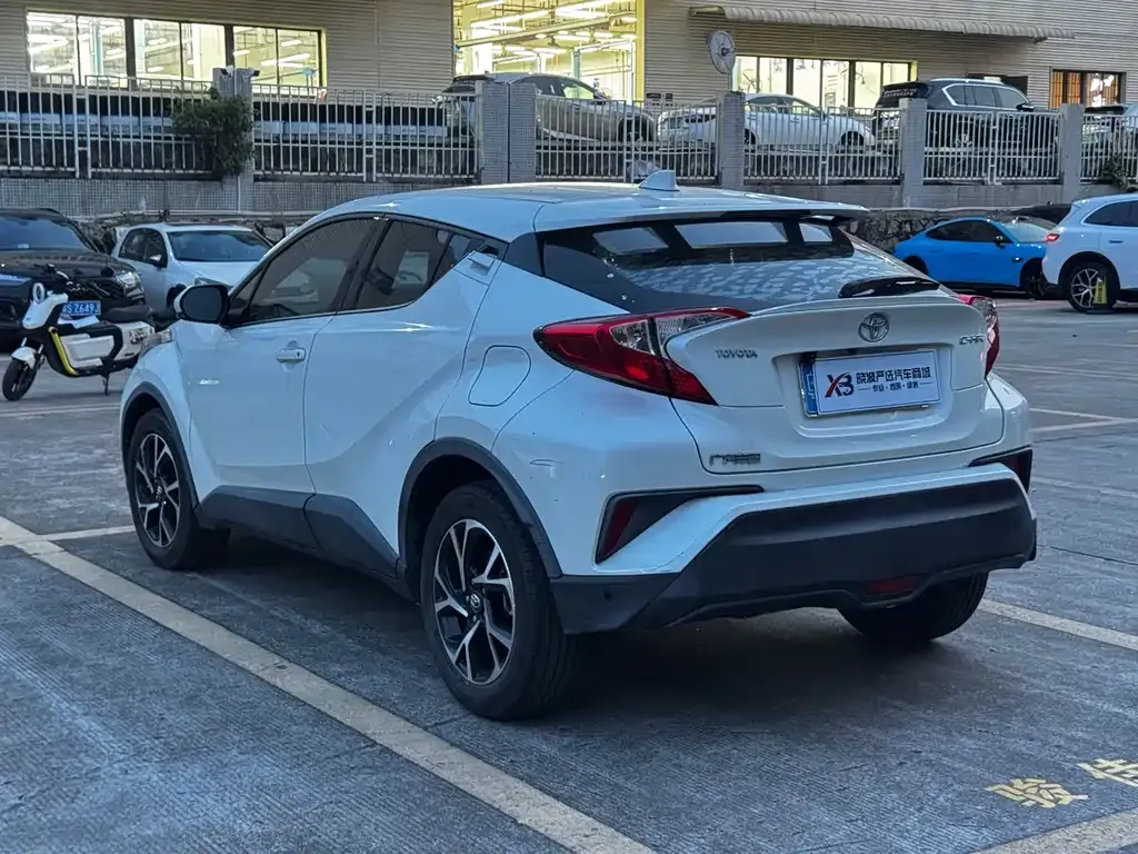 Toyota C-HR — фото 10