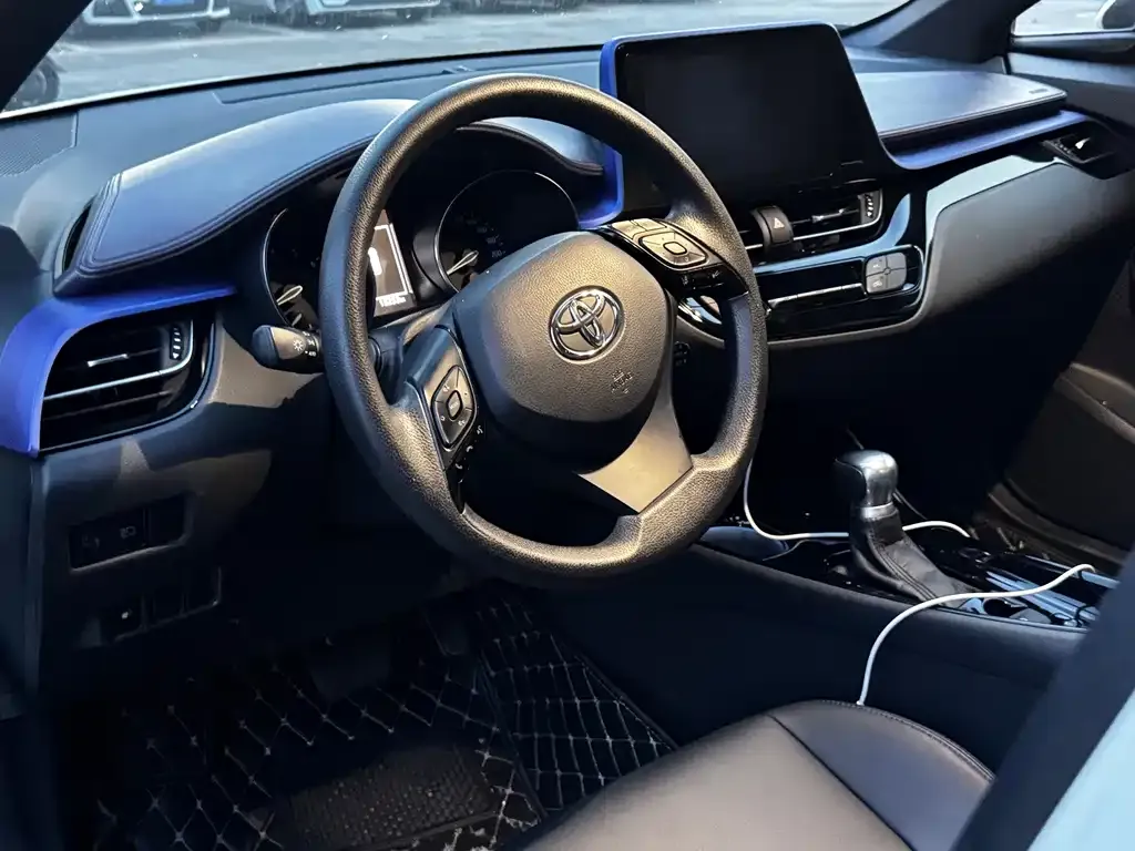 Toyota C-HR — фото 3