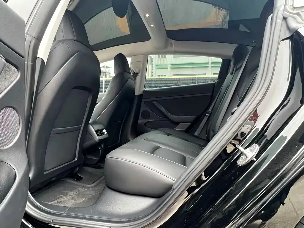 Tesla Model 3 — фото 3