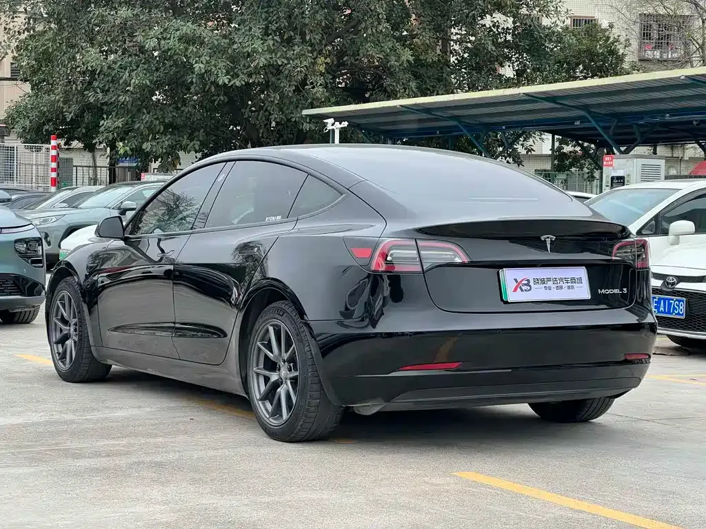 Tesla Model 3 — фото 10