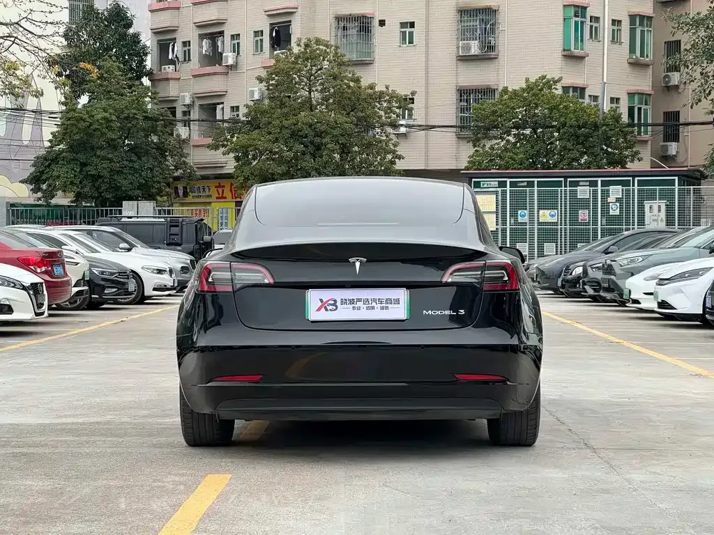 Tesla Model 3 — фото 9