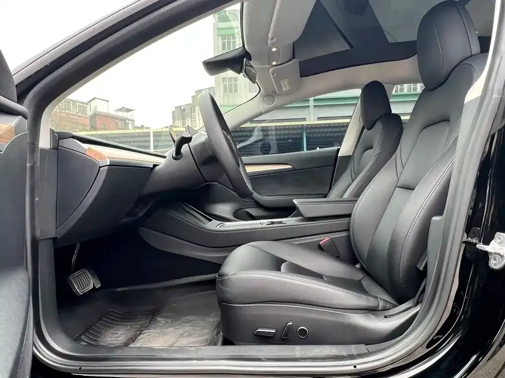 Tesla Model 3 — фото 4