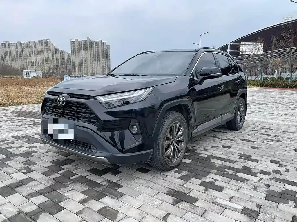 Toyota RAV4 — фото 1