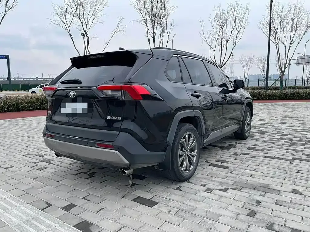 Toyota RAV4 — фото 9