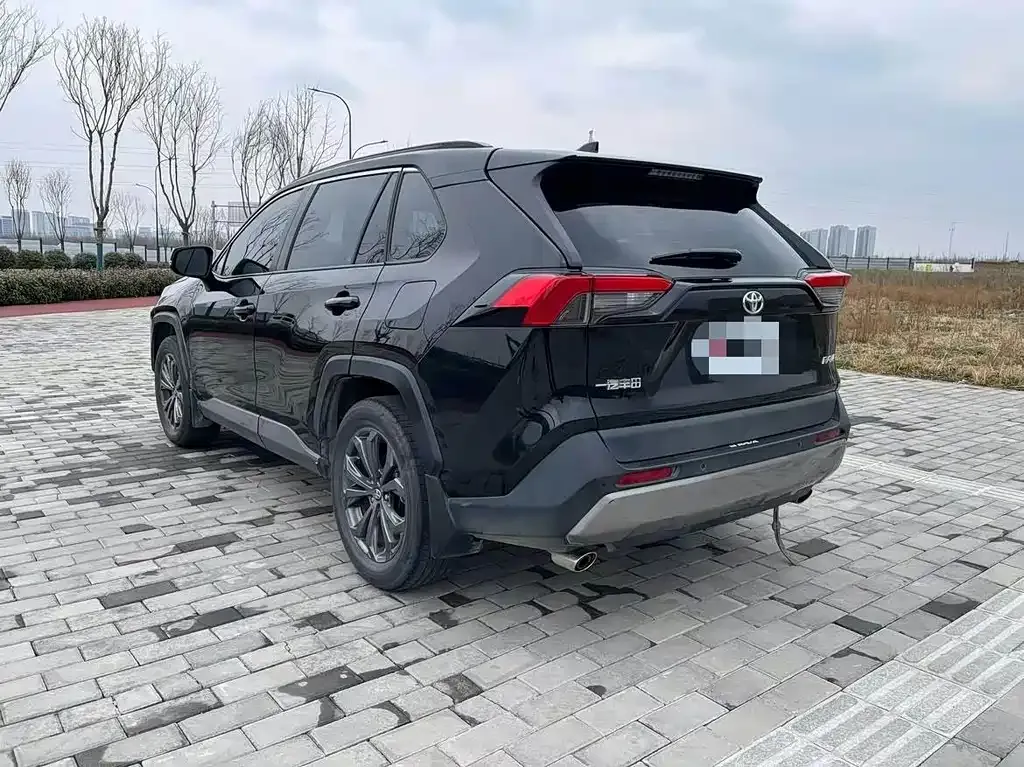 Toyota RAV4 — фото 2