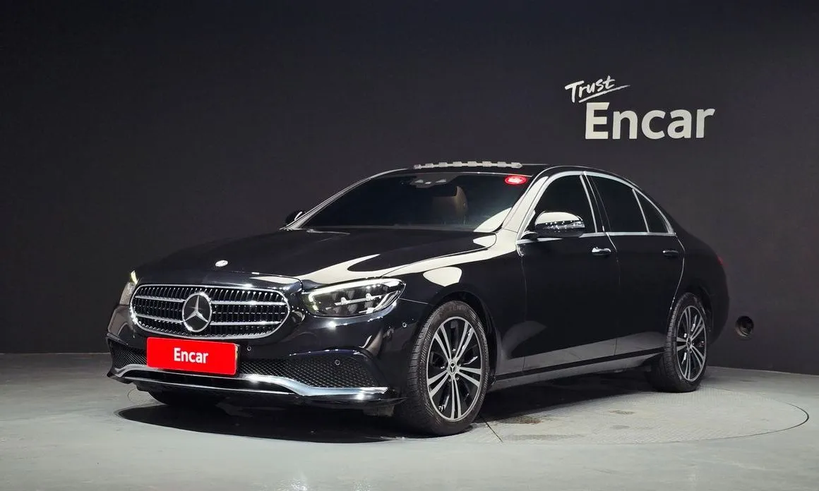 Mercedes-Benz E-Class — фото 1