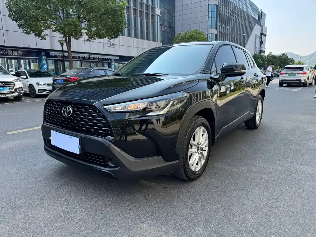 Toyota Corolla Cross — фото 1