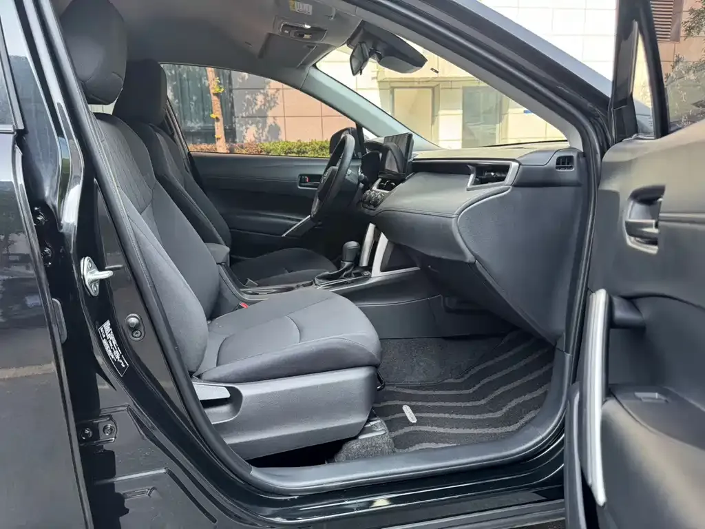 Toyota Corolla Cross — фото 2