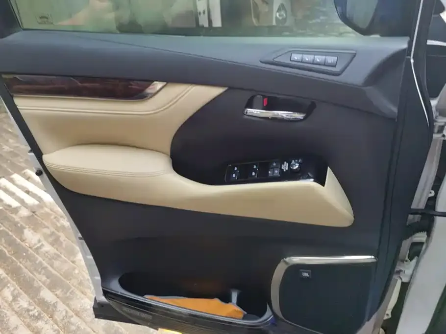 Toyota Alphard — фото 4