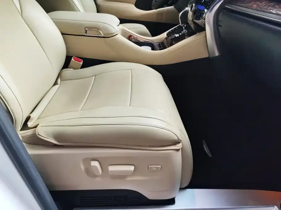 Toyota Alphard — фото 10