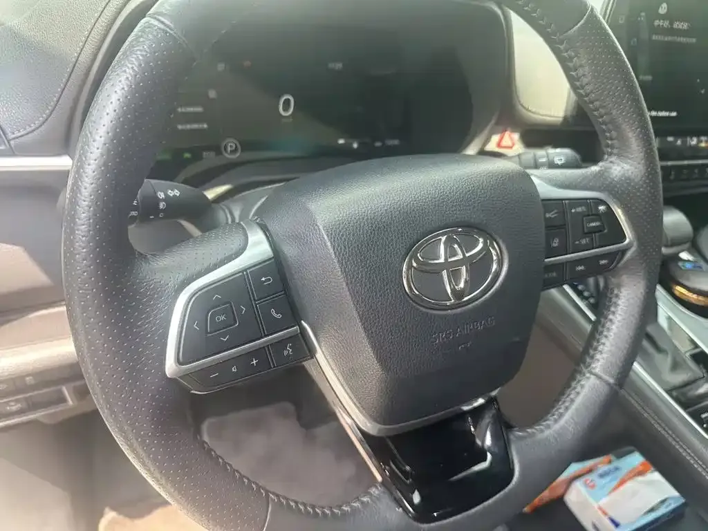Toyota Sienna — фото 3