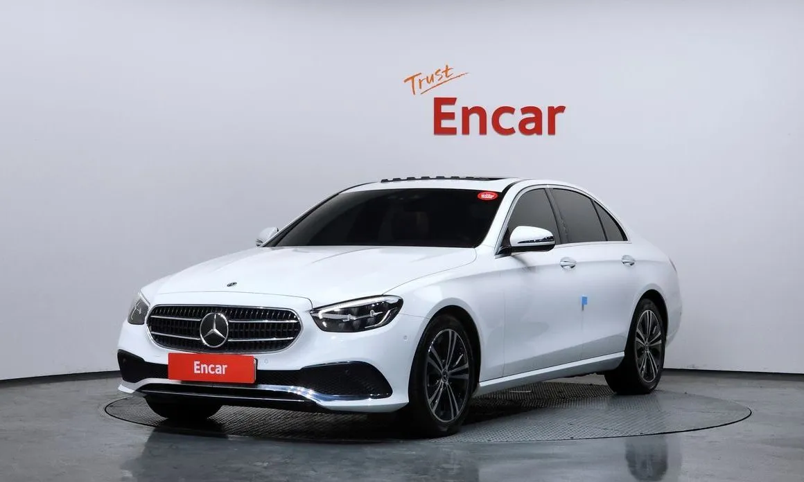 Mercedes-Benz E-Class — фото 1