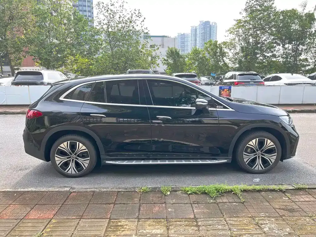 Mercedes-Benz EQE SUV — фото 9