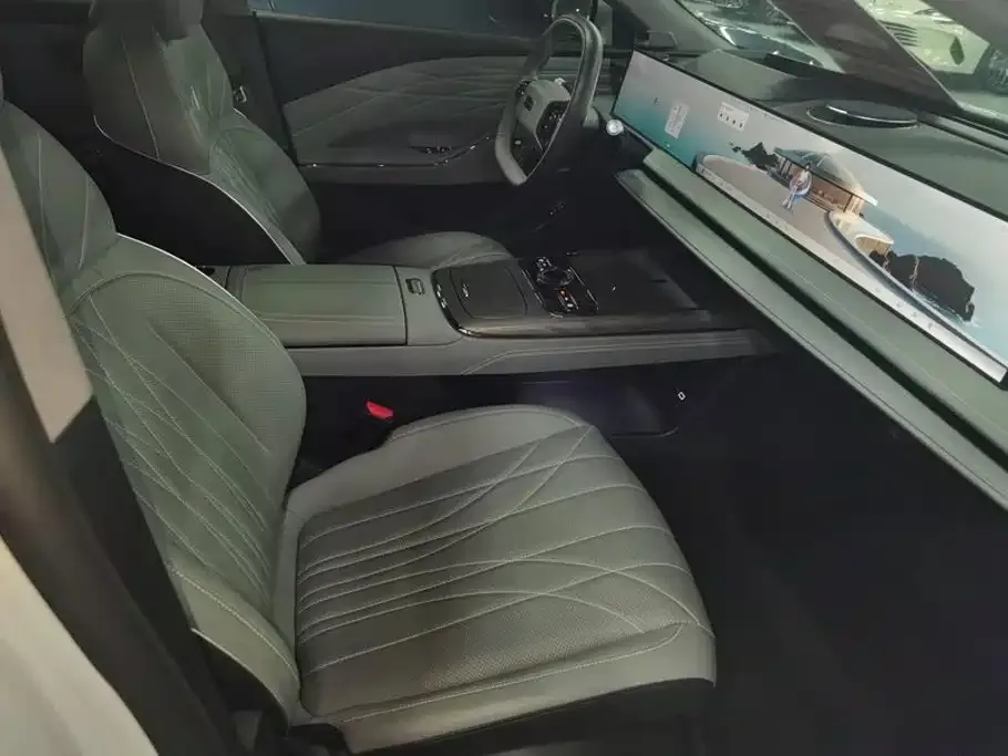 Geely Galaxy E8 — фото 10