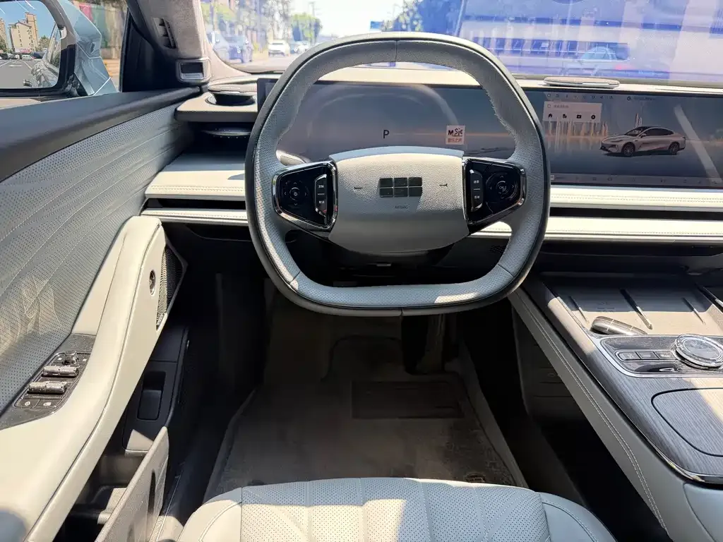 Geely Galaxy E8 — фото 9