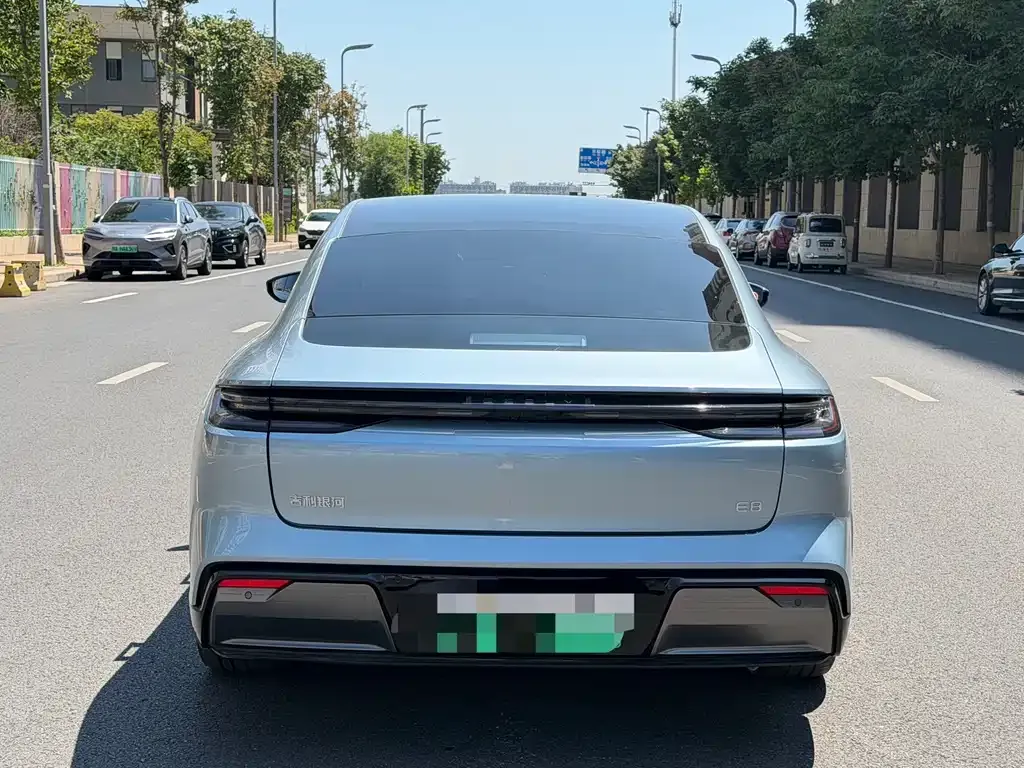 Geely Galaxy E8 — фото 6