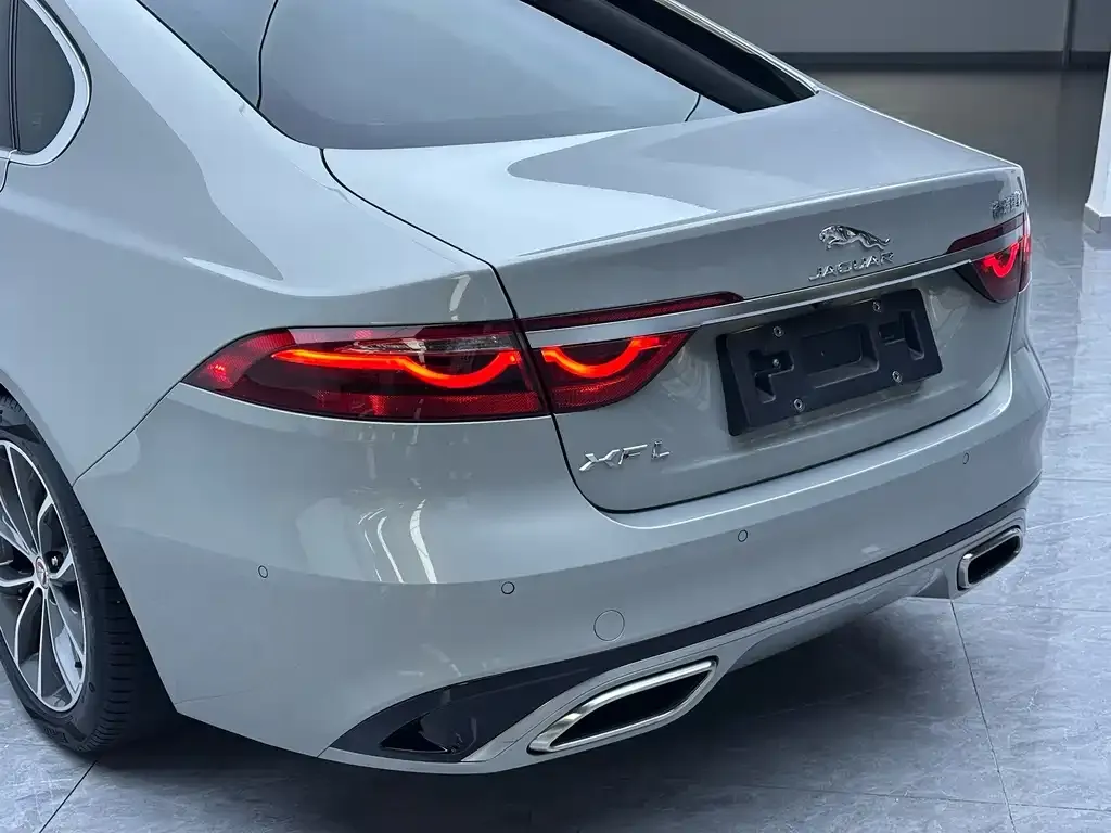 Jaguar XFL — фото 10