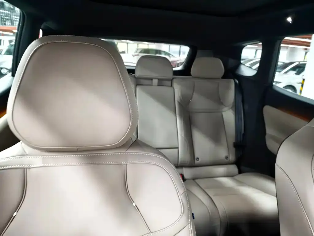 Volvo XC70 Plug-in Hybrid — фото 10