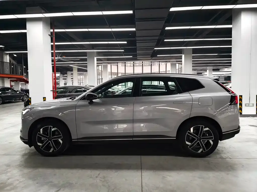 Volvo XC70 Plug-in Hybrid — фото 3