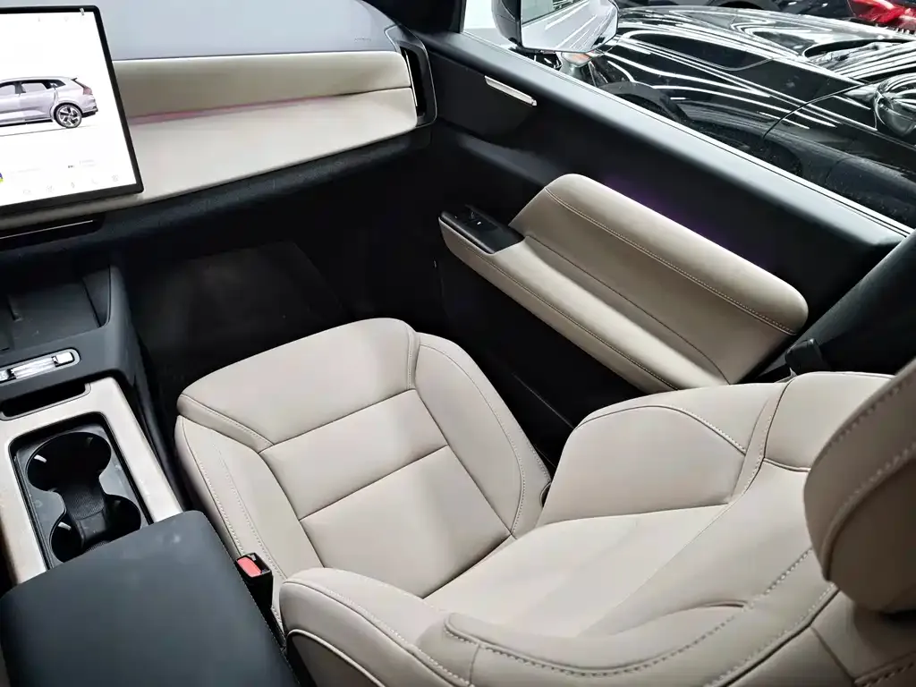 Volvo XC70 Plug-in Hybrid — фото 4