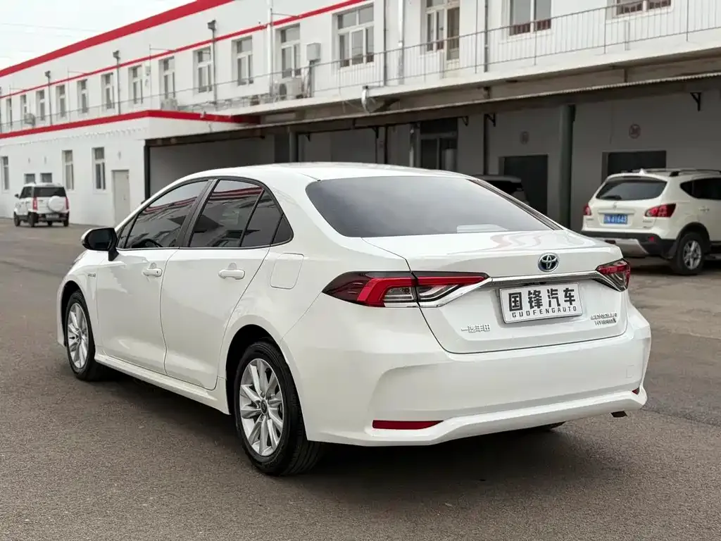 Toyota Corolla — фото 5