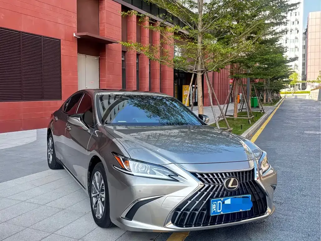 Lexus ES — фото 8