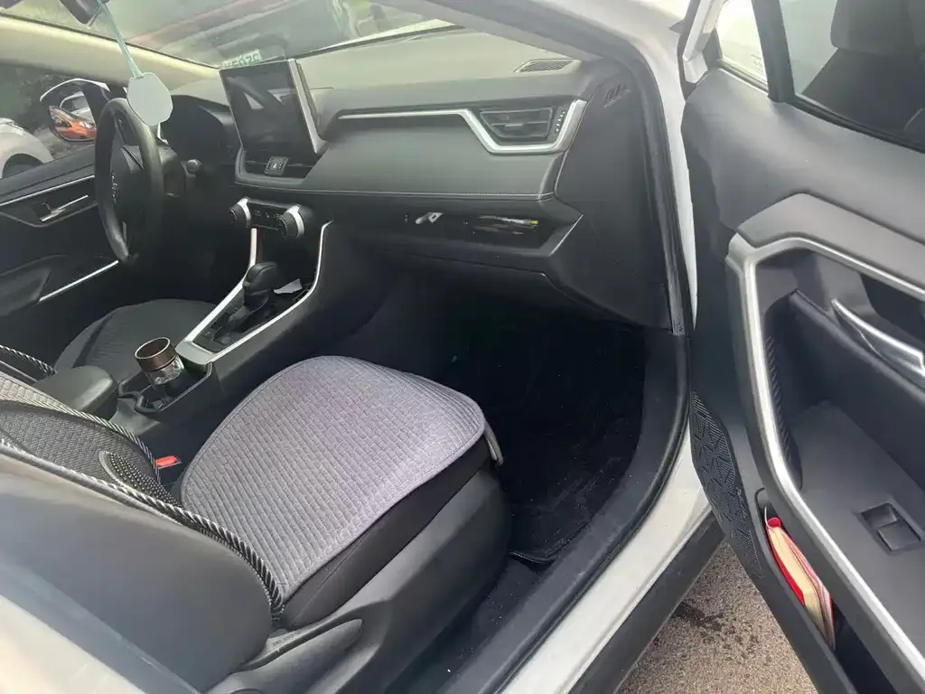 Toyota RAV4 Prime — фото 9