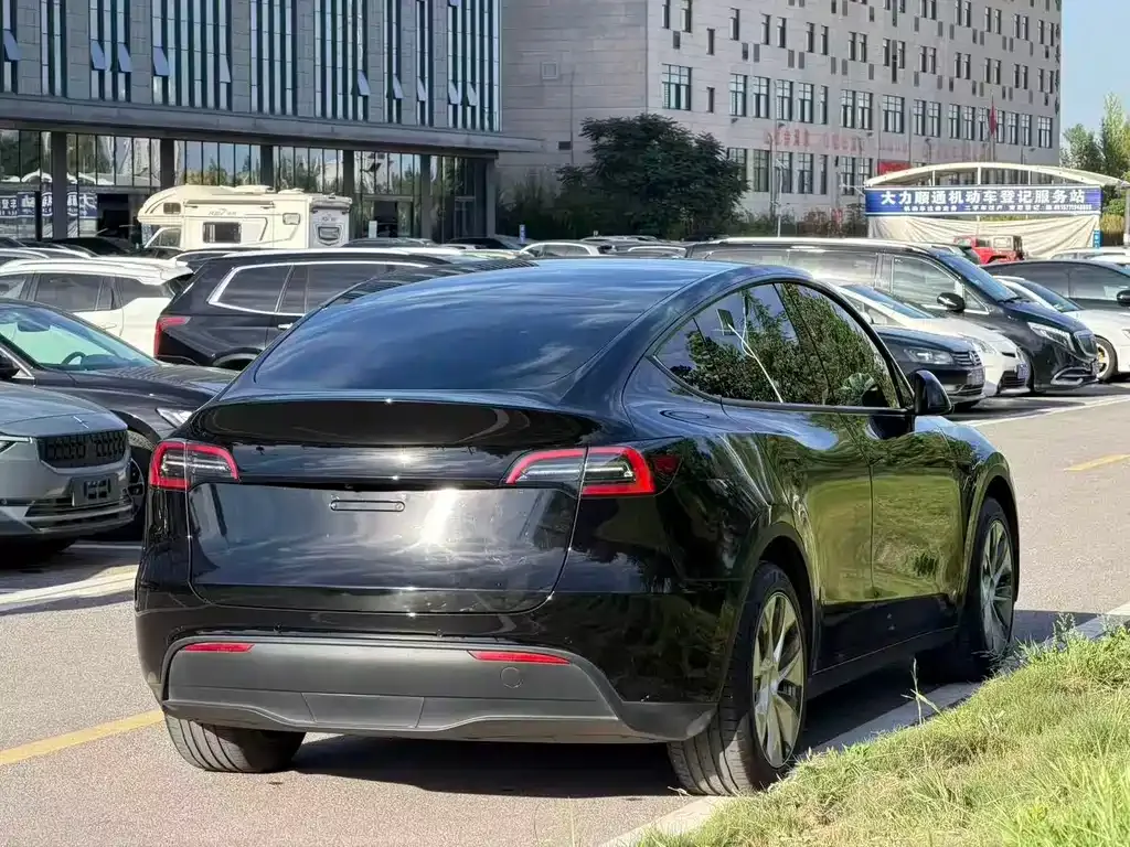 Tesla Model Y — фото 7