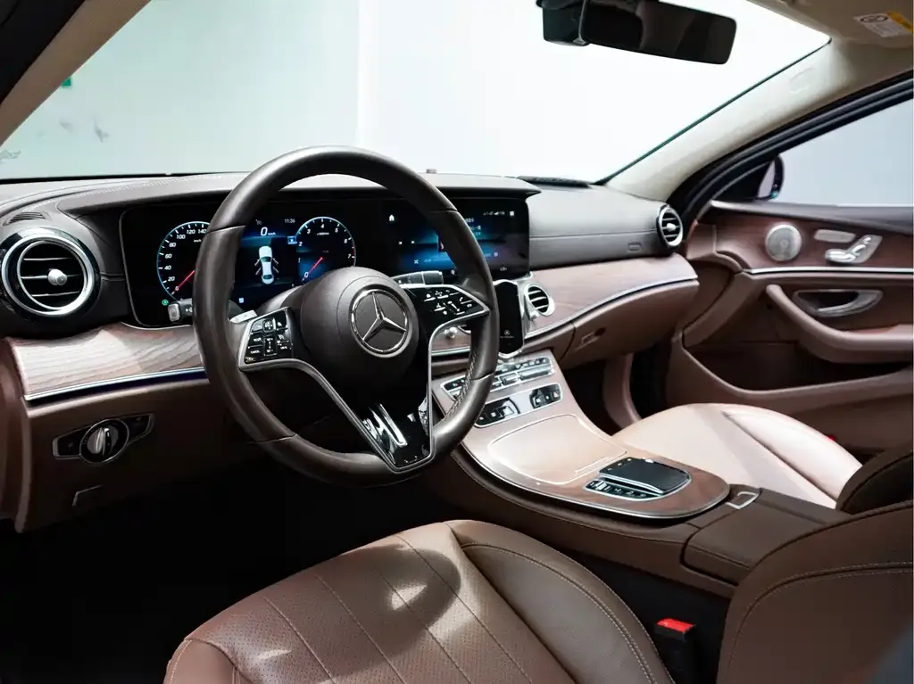 Mercedes-Benz E-Class — фото 8