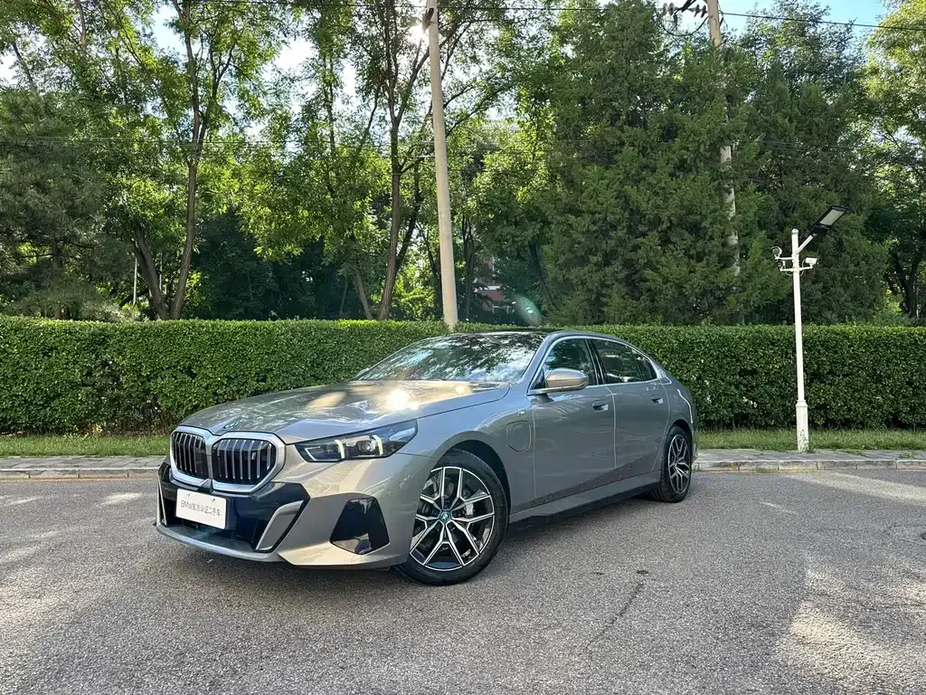BMW i5 — фото 1