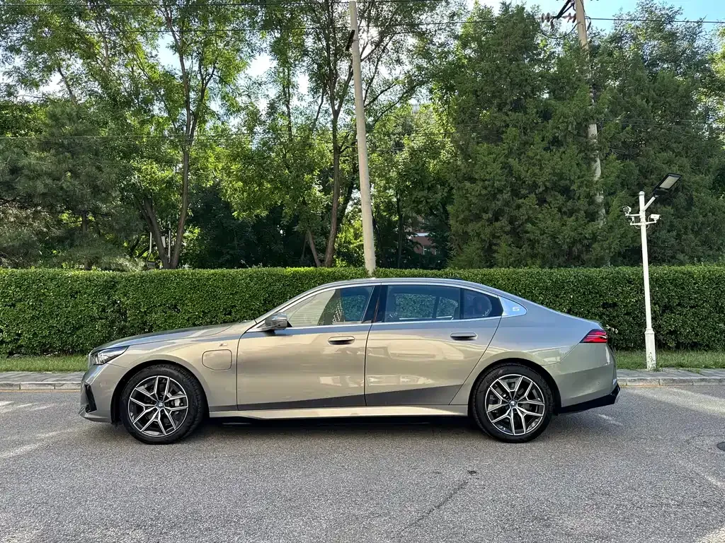 BMW i5 — фото 10