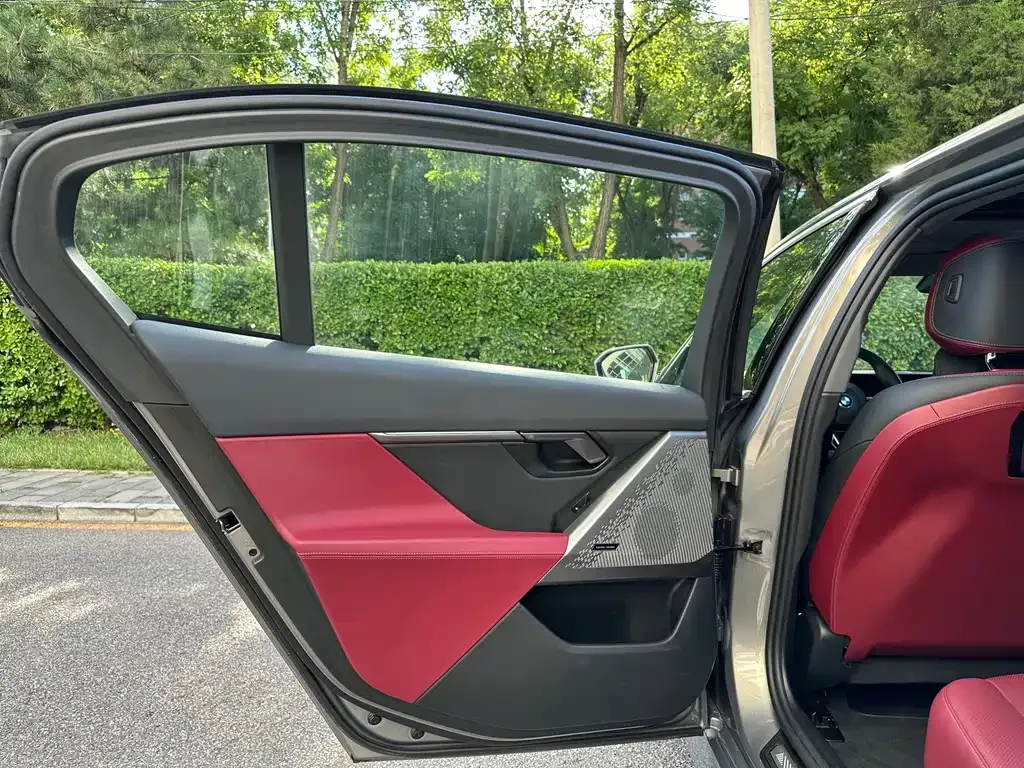 BMW i5 — фото 3