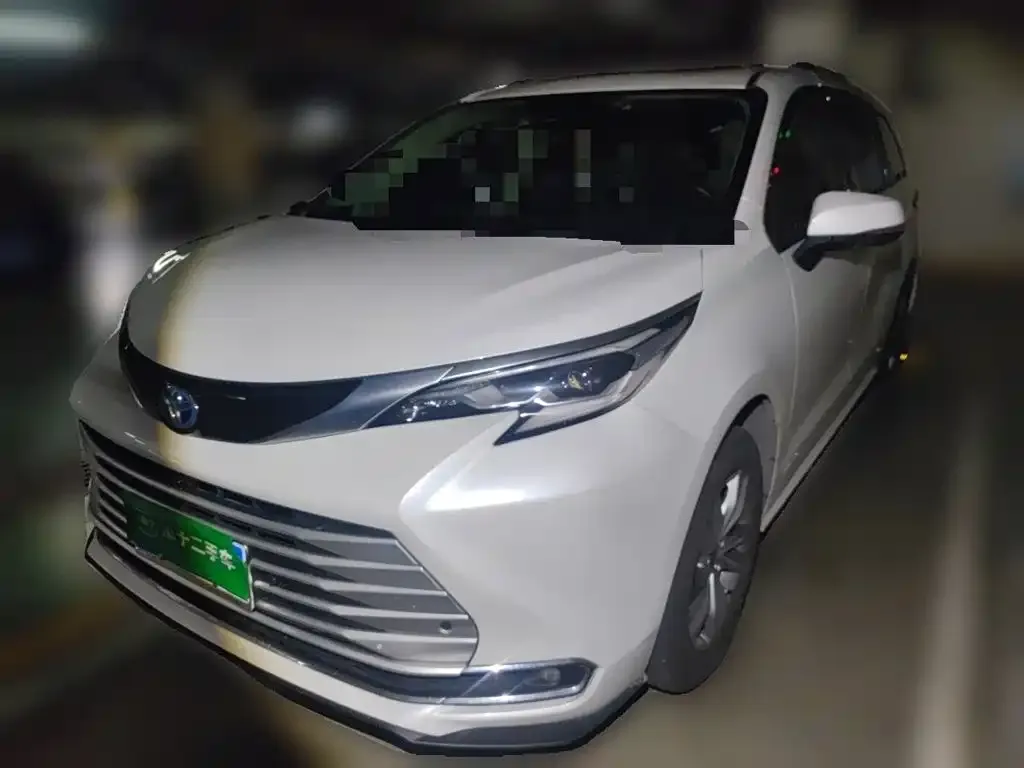 Toyota Sienna — фото 1