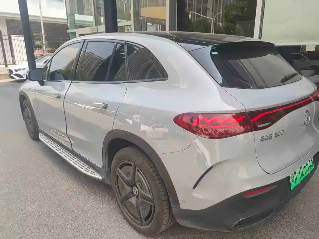 Mercedes-Benz EQE SUV — фото 7