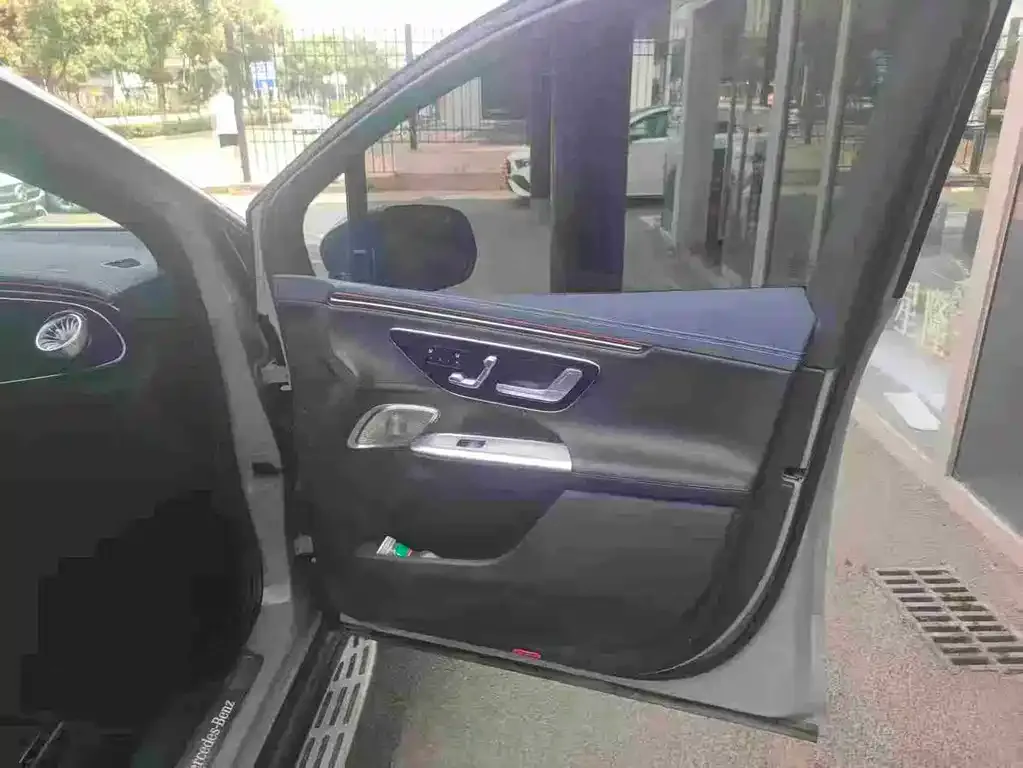 Mercedes-Benz EQE SUV — фото 3