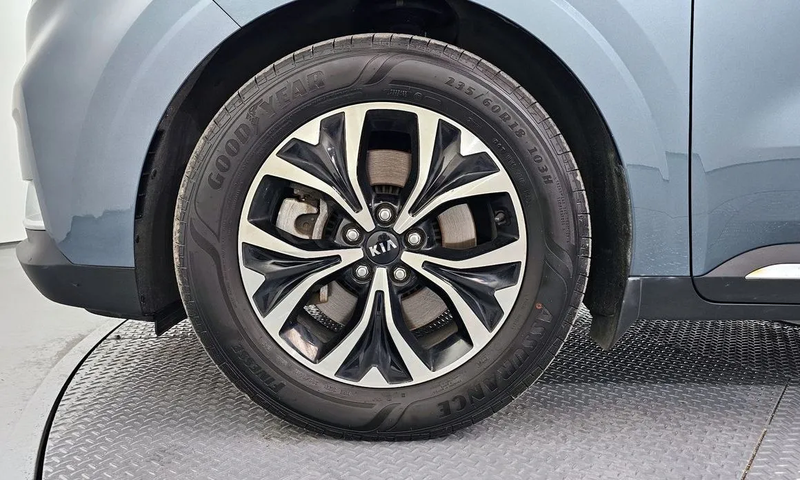 Kia Carnival — фото 10