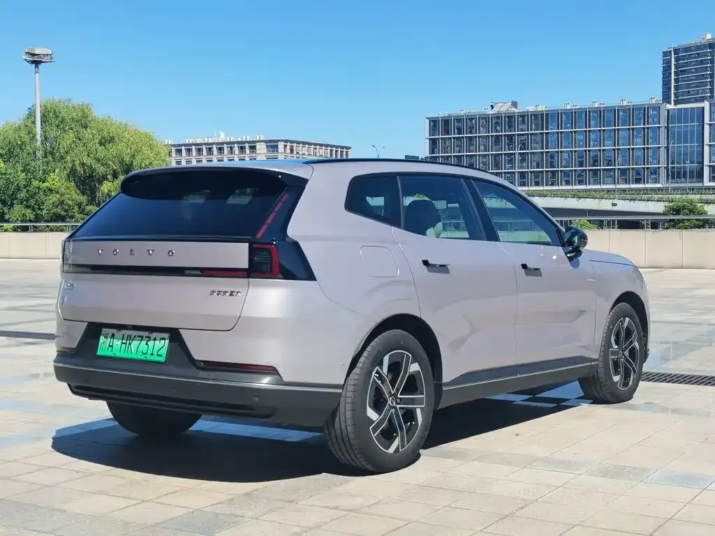 Volvo XC70 Plug-in Hybrid — фото 9