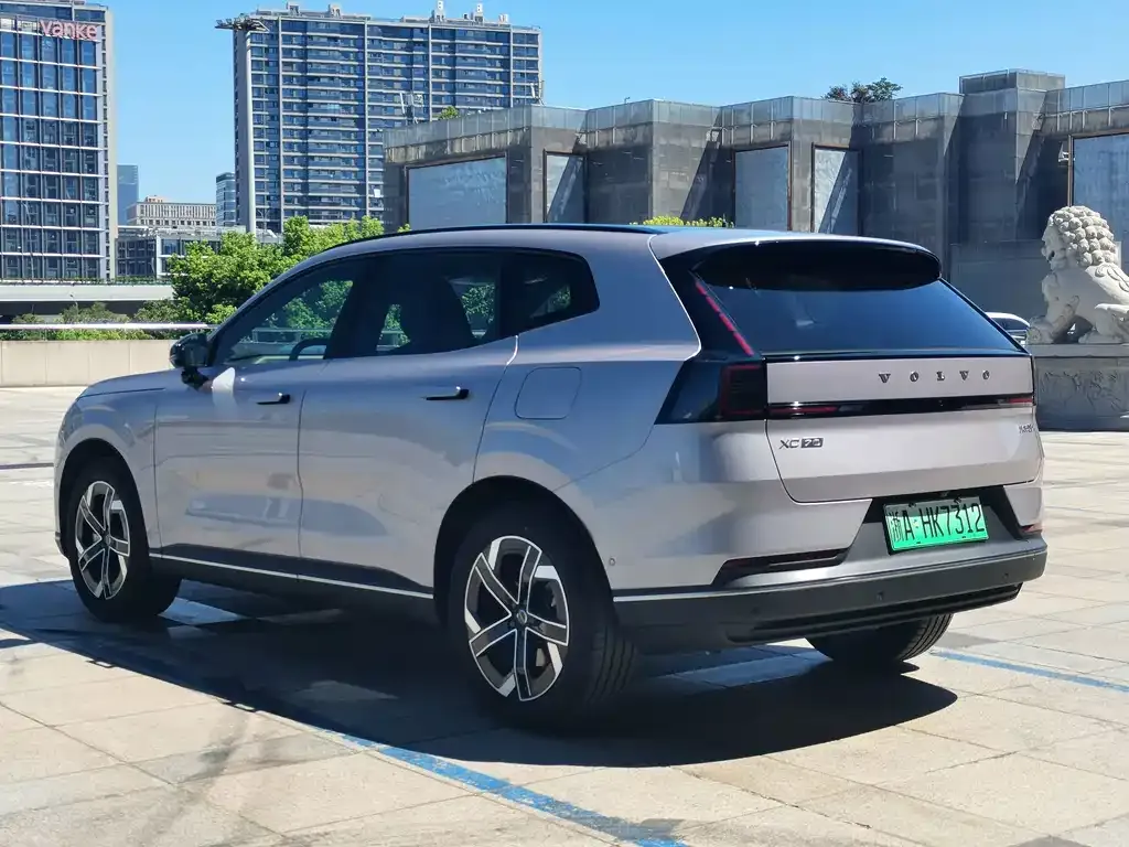 Volvo XC70 Plug-in Hybrid — фото 8