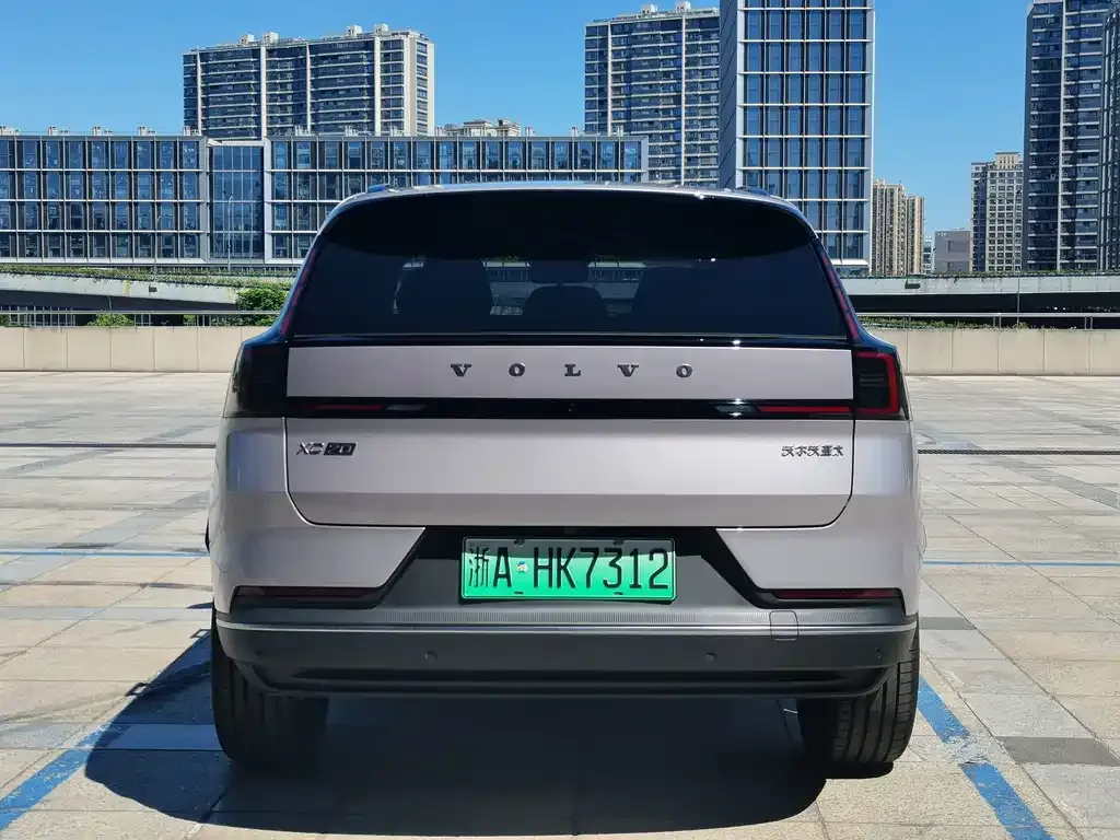 Volvo XC70 Plug-in Hybrid — фото 7
