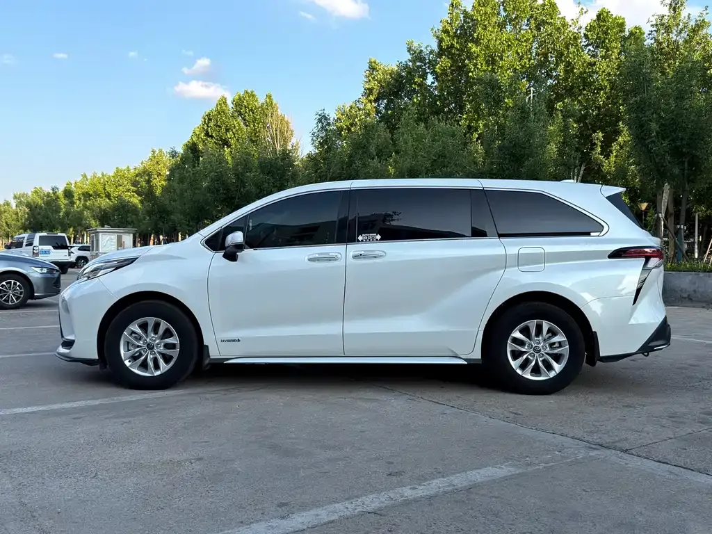 Toyota Granvia — фото 7